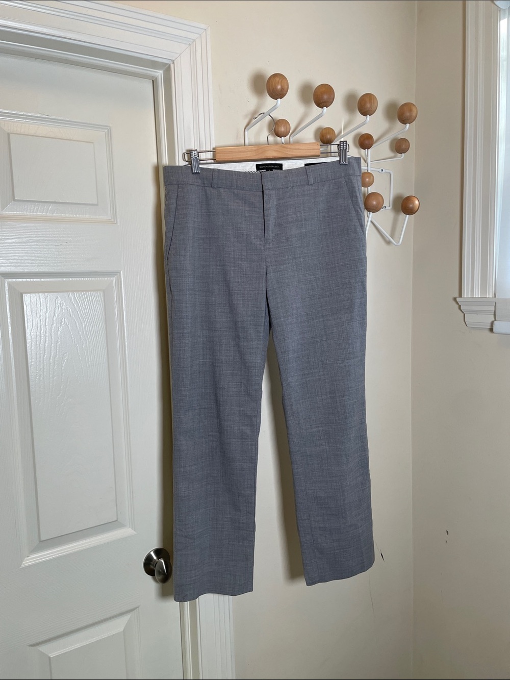 Banana Republic Wool Straight Legged Dress Pants - Grey - 8